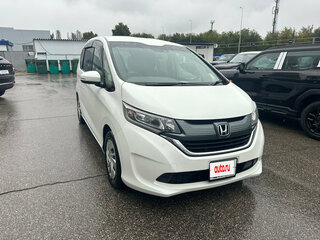 2017 Honda Freed II, белый, 1496000 рублей, вид 4