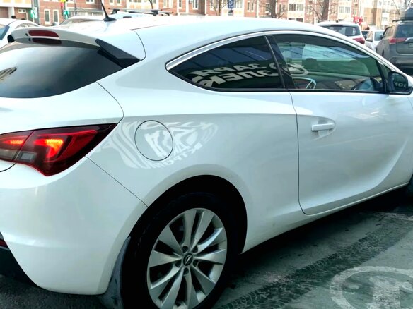2014 Opel Astra GTC J Рестайлинг, белый, 950000 рублей - вид 3