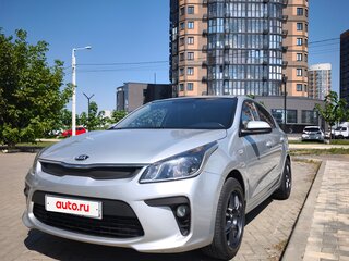 2019 Kia Rio IV, серебристый, 1300000 рублей, вид 4