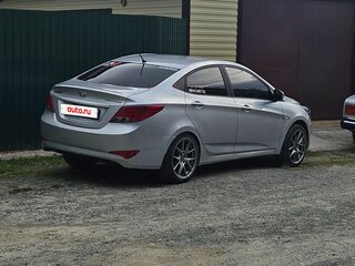 2015 Hyundai Solaris I Рестайлинг, серебристый, 800000 рублей, вид 3