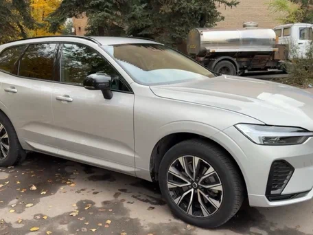 2022 Volvo XC60 II Рестайлинг, серый, 3580000 рублей, вид 1