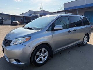 2012 Toyota Sienna III, серый, 1999999 рублей, вид 2