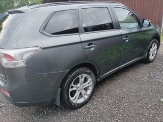 2013 Mitsubishi Outlander III, серый, 1370000 рублей, вид 2