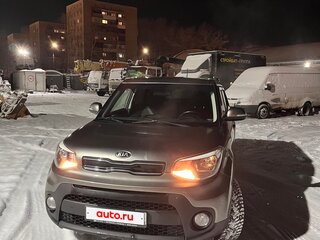 2018 Kia Soul II Рестайлинг, серебристый, 1250000 рублей, вид 2