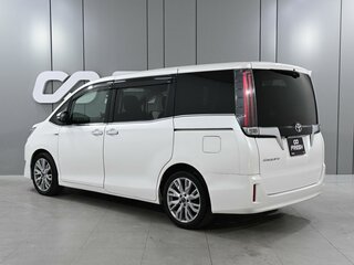 2017 Toyota Esquire I Рестайлинг, белый, 2289000 рублей, вид 2