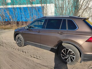 2019 Volkswagen Tiguan II, коричневый, 3050000 рублей, вид 3
