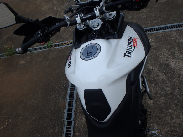 2013 Triumph Tiger 800, белый, 700000 рублей - вид 18