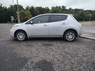 2013 Nissan Leaf (EM57) I (ZE0/AZE0), серый, 1400000 рублей, вид 4