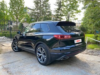 2019 Volkswagen Touareg III, чёрный, 4400000 рублей, вид 4