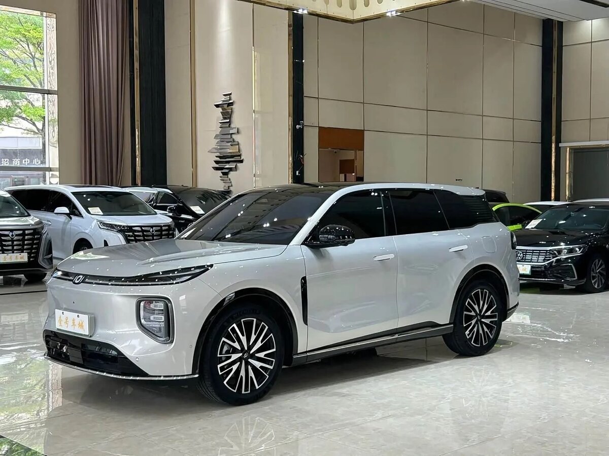 Открыть фотографии: Changan Qiyuan Q07