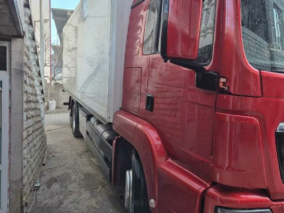 2007 MAN TGA, красный, 3850000 рублей - вид 3