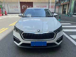 2023 Skoda Octavia IV (A8), белый, 1800000 рублей, вид 3