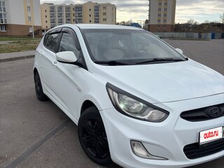 2011 Hyundai Solaris I, белый, 650000 рублей, вид 4