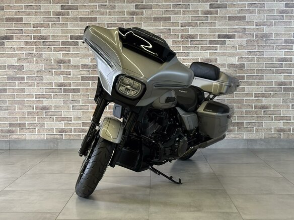 2023 Harley-Davidson CVO Street Glide, серебристый, 3850000 рублей - вид 27