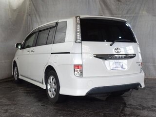 2017 Toyota ISis I Рестайлинг, белый, 1440000 рублей, вид 4