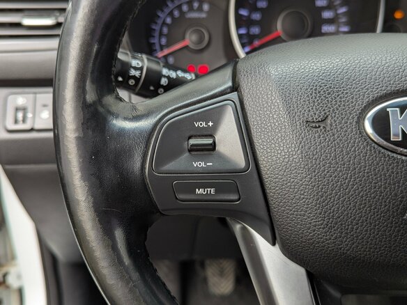 2014 Kia Rio 5-speed III, белый, 699000 рублей - вид 20