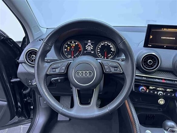 2021 Audi Q2 L I, серый, 1800000 рублей - вид 10