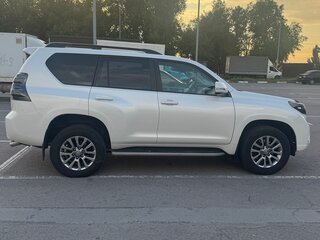 2017 Toyota Land Cruiser Prado 150 Series Рестайлинг 1, белый, 4500000 рублей, вид 3