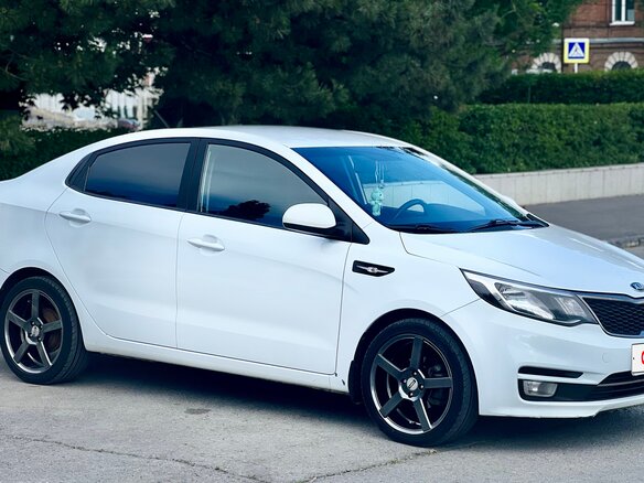 2016 Kia Rio III Рестайлинг, белый, 1000000 рублей - вид 1