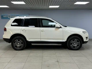 2010 Volkswagen Touareg I Рестайлинг, белый, 1215000 рублей, вид 4