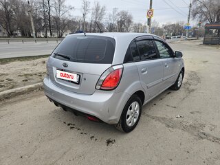 2011 Kia Rio II Рестайлинг, серебристый, 650000 рублей, вид 3