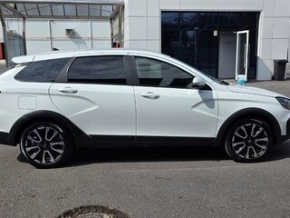 2024 Lada (ВАЗ) Vesta SW Cross I Рестайлинг (NG), белый, 1400000 рублей, вид 3