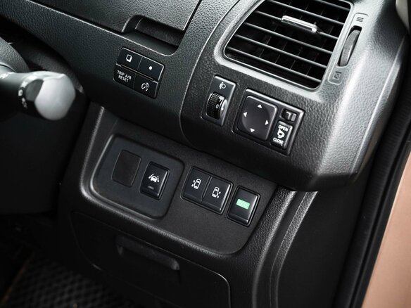 2016 Nissan Serena IV (C26), оранжевый - вид 13
