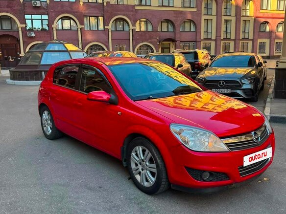 2008 Opel Astra H Рестайлинг, красный, 400000 рублей - вид 3