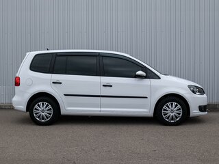 2011 Volkswagen Touran I Рестайлинг 2, белый, 925000 рублей, вид 5