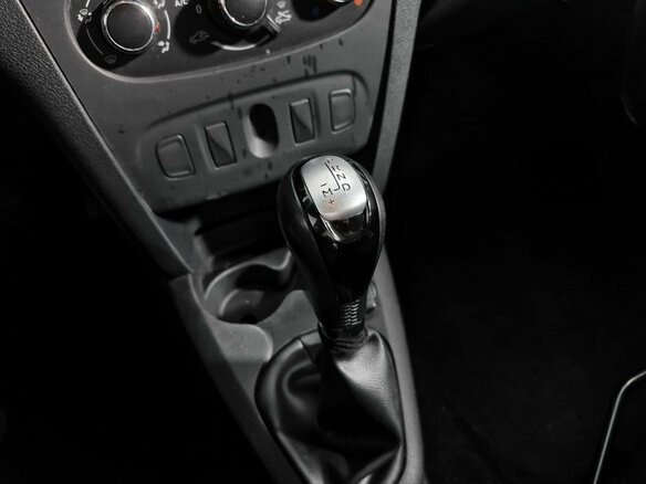 2020 Renault Logan II Рестайлинг, белый, 579000 рублей - вид 16