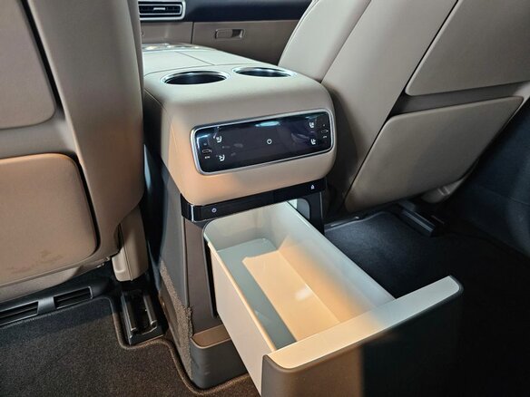 2025 Li Auto (Lixiang) L9 52.3 kWh I Рестайлинг, чёрный - вид 18