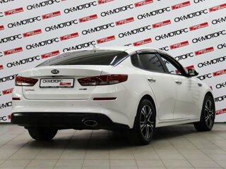 2019 Kia Optima IV Рестайлинг, белый, 1525250 рублей, вид 4