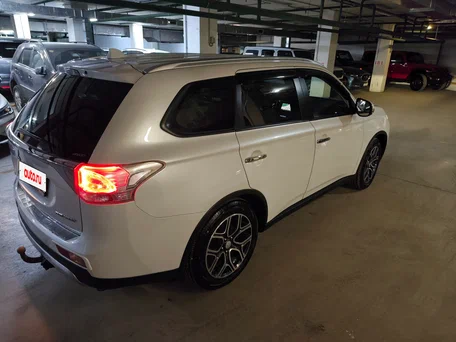 2014 Mitsubishi Outlander III, белый, 1850000 рублей, вид 5