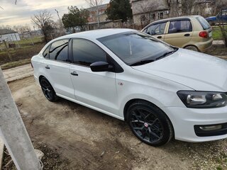 2019 Volkswagen Polo V Рестайлинг, белый, 900000 рублей, вид 3