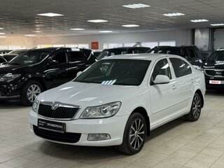 2013 Skoda Octavia II (A5) Рестайлинг, белый, 675000 рублей, вид 1