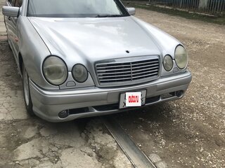 1997 Mercedes-Benz E-Класс 200 II (W210, S210), серебристый, 355000 рублей, вид 1
