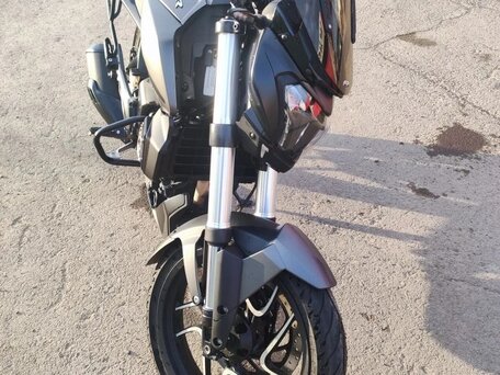 2021 Bajaj Dominar 400, чёрный, 400000 рублей, вид 3