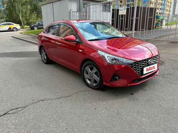 2021 Hyundai Solaris II Рестайлинг, красный, 1500000 рублей - вид 2