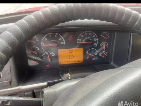 2004 Volvo VNL, красный, 1500000 рублей, вид 5