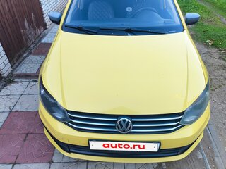 2017 Volkswagen Polo V Рестайлинг, жёлтый, 485000 рублей, вид 3