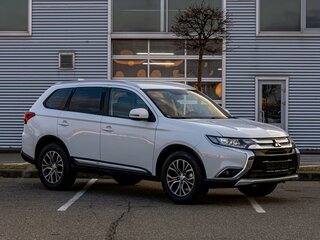 2018 Mitsubishi Outlander III Рестайлинг 2, белый, 1495000 рублей, вид 3