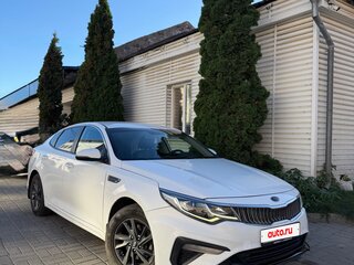 2019 Kia Optima IV Рестайлинг, белый, 600000 рублей, вид 1