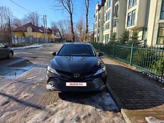 2020 Toyota Camry VIII (XV70), чёрный, 2950000 рублей, вид 2