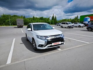 2022 Mitsubishi Outlander III Рестайлинг 3, белый, 2590000 рублей, вид 3