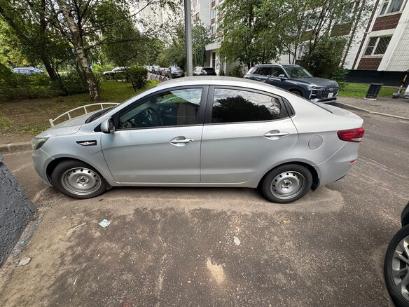 2015 Kia Rio 6-speed III, серебристый - вид 3