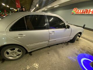 2000 Mercedes-Benz E-Класс 240 II (W210, S210) Рестайлинг, серебристый, 370000 рублей, вид 3