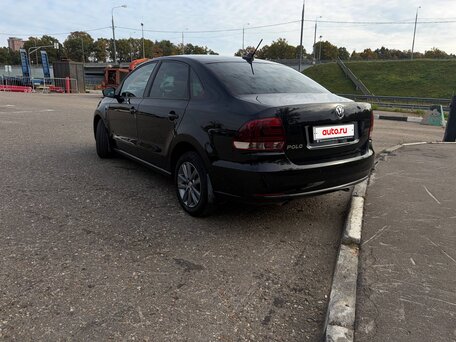 2019 Volkswagen Polo V Рестайлинг, чёрный, 1375000 рублей, вид 4