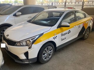 2021 Kia Rio IV Рестайлинг, белый, 940000 рублей, вид 2