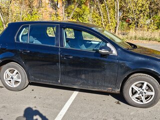 2010 Volkswagen Golf VI, чёрный, 610000 рублей, вид 2