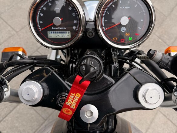 2025 Royal Enfield Continental GT, серебристый, 585000 рублей - вид 13